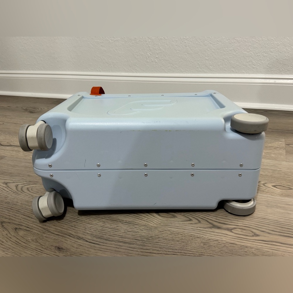 JetKids by Stokke BedBox Kid's Ride-On Suitcase Light Blue Clean W/bedding pad - Picture 6 of 11